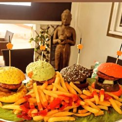 Surtido party burgers de <br>buey con patatas fritas